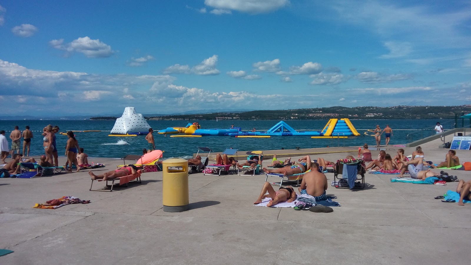 Fotografija Plaža Žusterna z turkizna čista voda površino