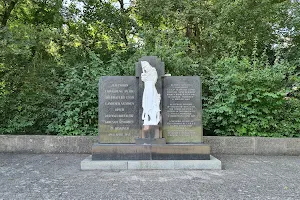 Ehrenfriedhof am Maschsee-Nordufer image