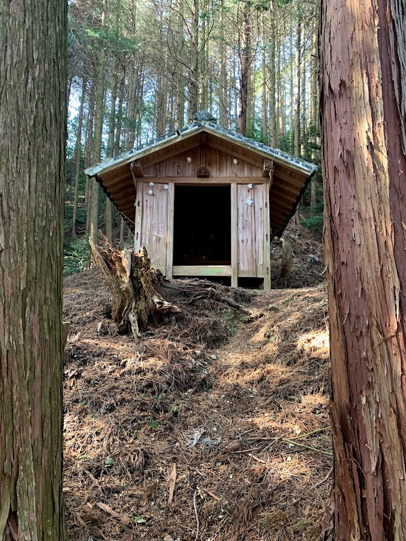 山の神社