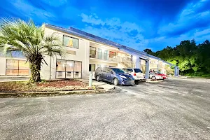 Bayou Inn & Suites | Hotel in Bayou La Batre image