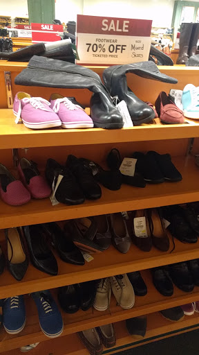 Clothing Store «L.L. Bean Outlet», reviews and photos, 534 Stillwater Ave, Bangor, ME 04401, USA