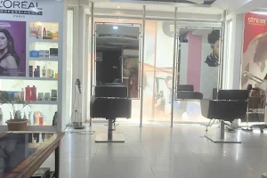 The Colorist Unisex Spa and Beauty Salon image
