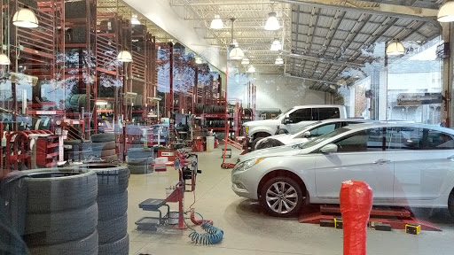 Tire Shop «Discount Tire Store - Kennesaw, GA», reviews and photos, 2930 George Busbee Pkwy NW, Kennesaw, GA 30144, USA