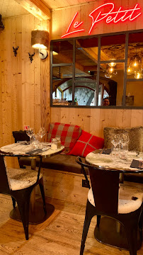 Atmosphère du Restaurant Le Petit Chalet à Annecy - n°12