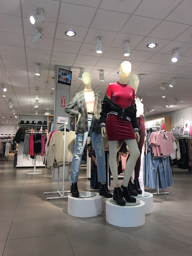 Clothing Store «H&M», reviews and photos, 236 4 Seasons Town Center Ent, Greensboro, NC 27427, USA