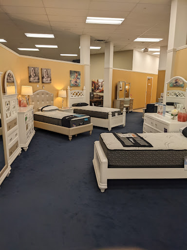 Furniture Store «Raymour & Flanigan Furniture and Mattress Store», reviews and photos, 895 E Gate Blvd, Garden City, NY 11530, USA