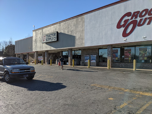 Home Improvement Store «Tractor Supply Co.», reviews and photos, 115 4 Seasons Blvd a, Hendersonville, NC 28792, USA