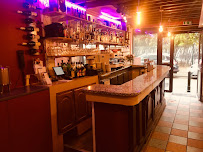 Atmosphère du Bar-restaurant à huîtres L'Esterel à Puteaux - n°2