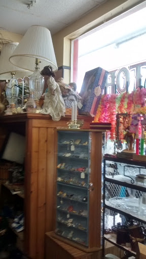 Thrift Store «L S Thrift Store», reviews and photos, 915 E 1st Ave, Mt Dora, FL 32757, USA
