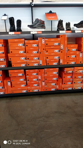 Shopping Mall «Gilroy Premium Outlets», reviews and photos, 681 Leavesley Rd, Gilroy, CA 95020, USA