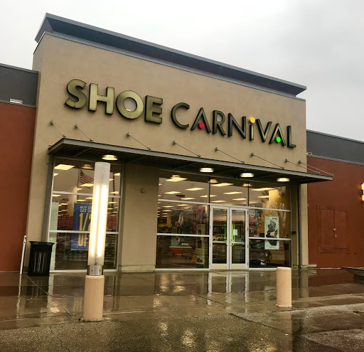 Shoe Carnival, 3800 Merle Hay Rd, Des Moines, IA 50310, USA, 