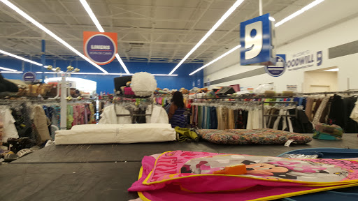 Thrift Store «99th & Camelback Goodwill Retail Store & Donation Center», reviews and photos, 10005 W Camelback Rd, Phoenix, AZ 85037, USA