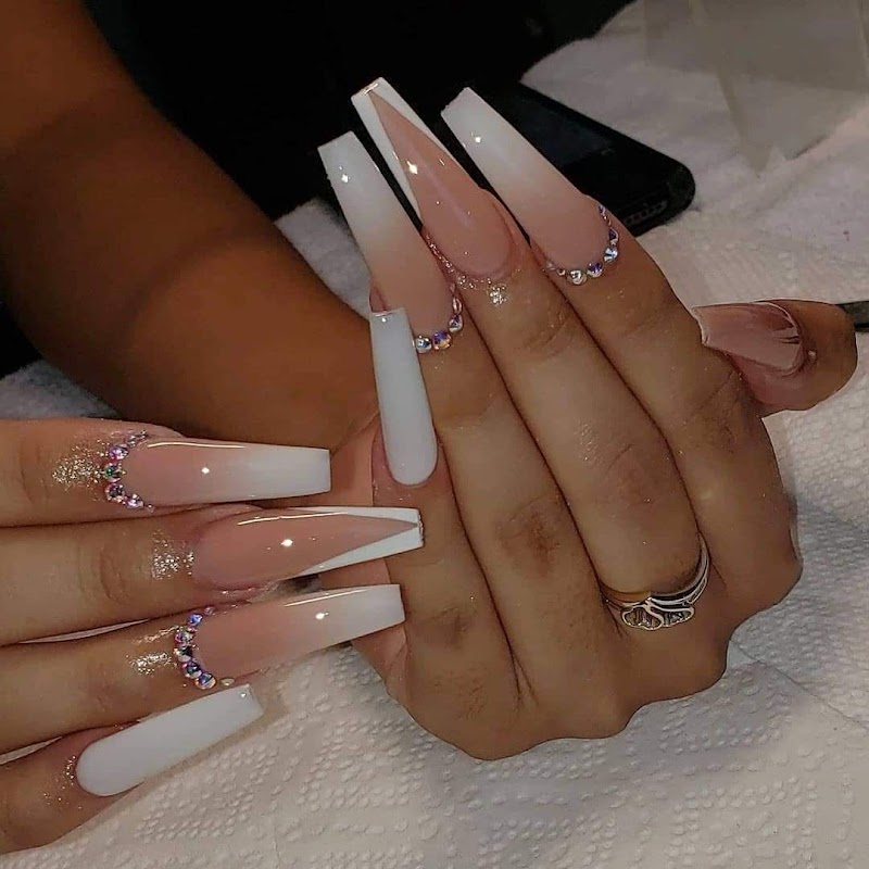 International Nails