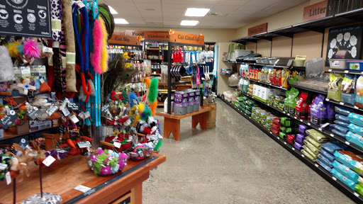 Pet Supply Store «Mud Bay», reviews and photos, 1590 NW Gilman Blvd e, Issaquah, WA 98027, USA