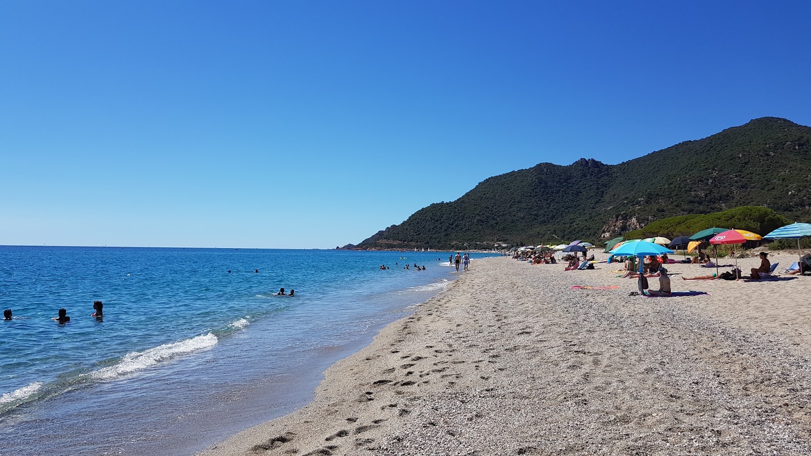 Zdjęcie Spiaggia di Museddu z powierzchnią jasny piasek