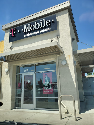 Cell Phone Store «T-Mobile», reviews and photos, 3318 Lancaster Dr NE, Salem, OR 97305, USA