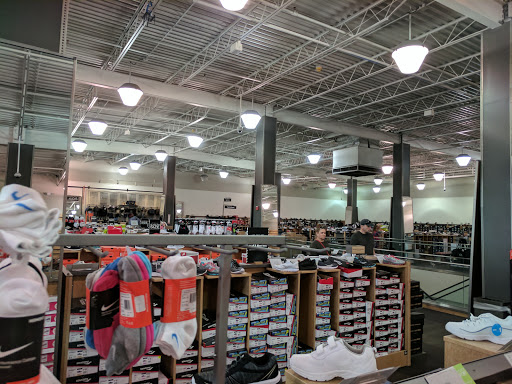 Shoe Store «DSW Designer Shoe Warehouse», reviews and photos, 357 Old Country Rd, Carle Place, NY 11514, USA