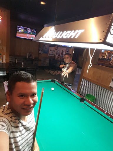 Sports Bar «Lucky Leaf Irish Pub and Eatery», reviews and photos, 5000 Frederica St #51, Owensboro, KY 42301, USA