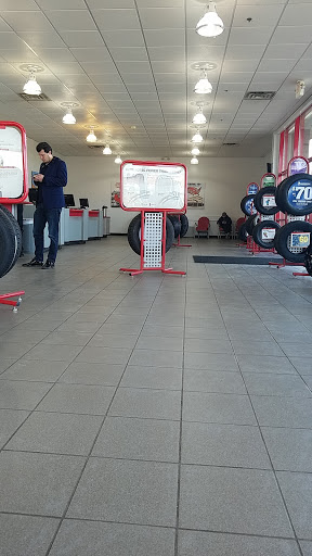 Tire Shop «Discount Tire Store - Saint Paul, MN», reviews and photos, 1350 University Ave W, St Paul, MN 55104, USA