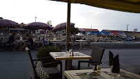Atmosphère du Restaurant de fruits de mer Le Pêcheur Restaurant à Saint-Trojan-les-Bains - n°2