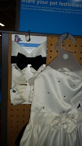 Pet Supply Store «Petco», reviews and photos, 590 E Waterfront Dr, Homestead, PA 15120, USA