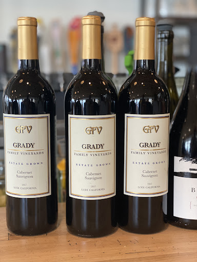 Liquor Store «Holiday Wine & Spirits», reviews and photos, 5039 Buford Hwy NE, Chamblee, GA 30341, USA