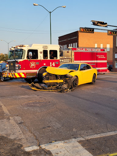 Car Stereo Store «A & B Car Audio & Electronics», reviews and photos, 830 W Jefferson Blvd, Dallas, TX 75208, USA