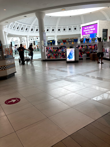 Shopping Mall «Menlo Park Mall», reviews and photos, 55 Parsonage Rd, Edison, NJ 08837, USA