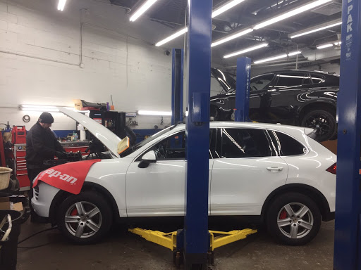 Auto Repair Shop «Hi-Tech Automotive of Wheeling / Car & Truck Repair», reviews and photos, 890 S Milwaukee Ave, Wheeling, IL 60090, USA