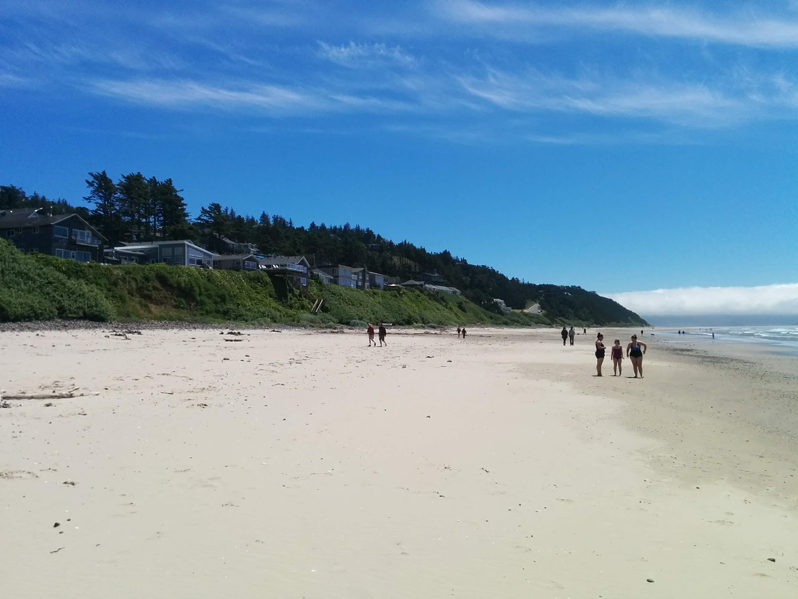 Fotografija Oceanside Beach z svetel pesek površino