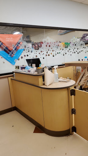 Pet Supply Store «PetSmart», reviews and photos, 5 Main St, East Hartford, CT 06118, USA