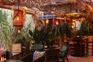 On The Beach Ibiza - Restaurante con estilo playero en Cala San Vicente image
