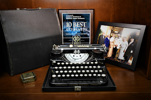 Personal Injury Attorney «Stewart J. Guss, Attorney At Law», reviews and photos