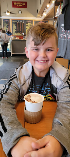 Coffee Shop «Broadway Cafe», reviews and photos, 4106 Broadway, Kansas City, MO 64111, USA