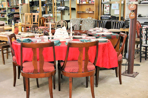 Used Clothing Store «T.E.A.M. Resale Shop», reviews and photos, 300 W Main St, Tomball, TX 77375, USA