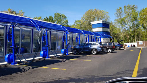 Blue Falls Car Wash en North Olmsted