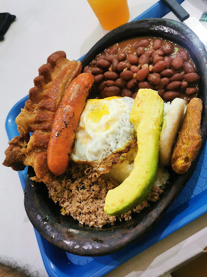 La estación menú buffet - Dosquebradas, Risaralda, Colombia