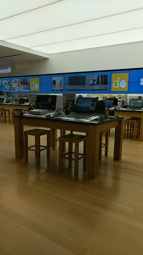 Computer Store «Microsoft Store», reviews and photos, 1 Garden State Plaza Blvd #2303, Paramus, NJ 07652, USA