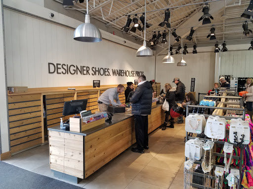Shoe Store «DSW Designer Shoe Warehouse», reviews and photos, 2155 22nd St, Oak Brook, IL 60523, USA