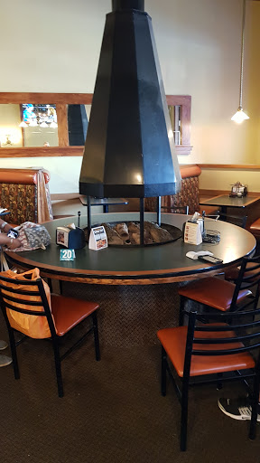 Pizza Restaurant «Round Table Pizza», reviews and photos, 626 W Huntington Dr, Monrovia, CA 91016, USA