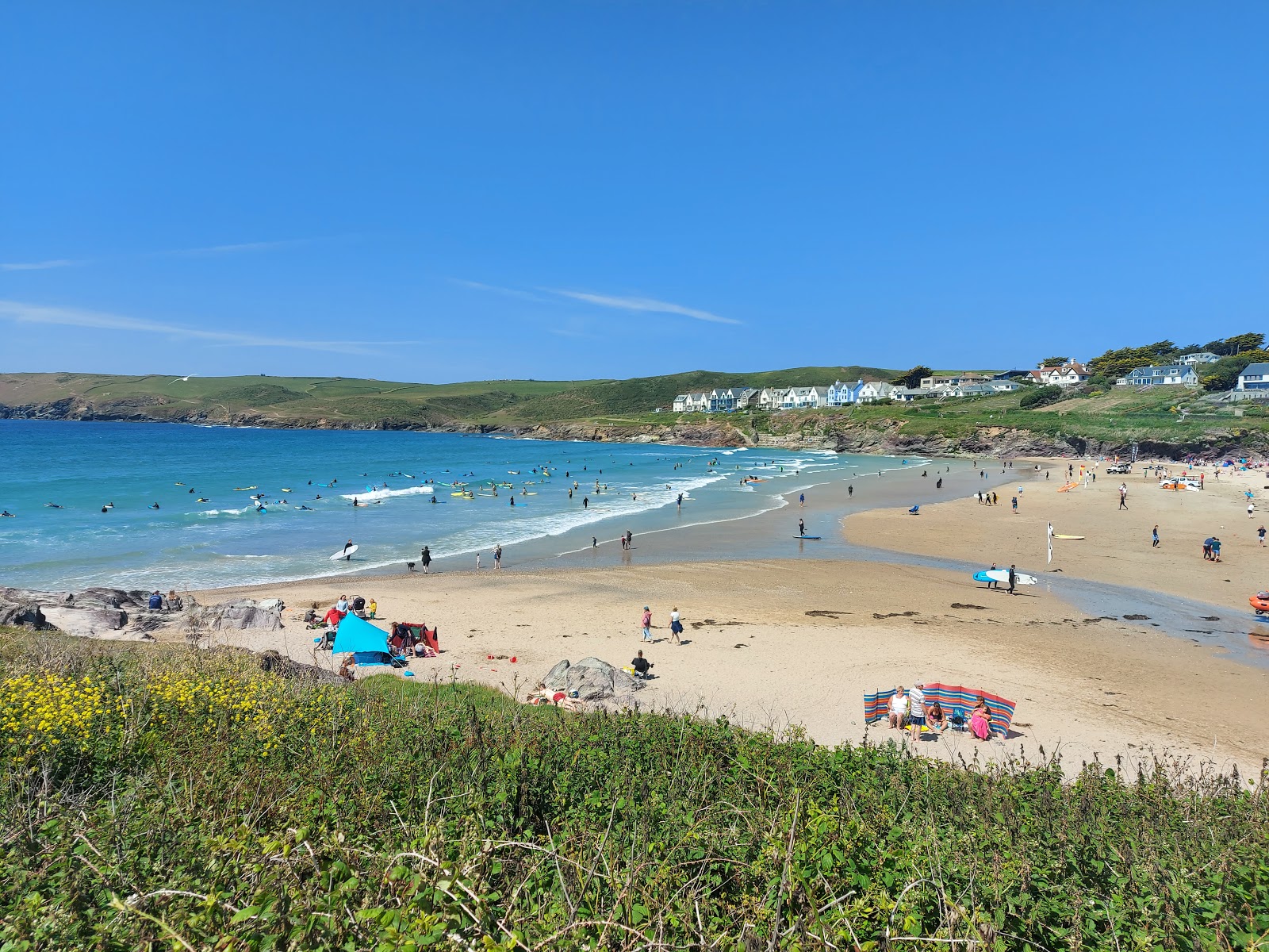 Polzeath beach的照片 带有明亮的沙子表面