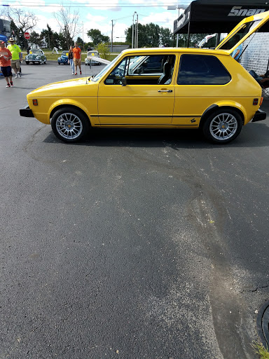 Car Dealer «Baltria Vintage Auto Gallery», reviews and photos, 4200 E Main St, St Charles, IL 60174, USA