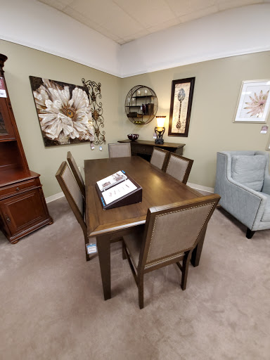 Furniture Store «Raymour & Flanigan Furniture and Mattress Store», reviews and photos, 85 Viewmont Mall, Scranton, PA 18508, USA