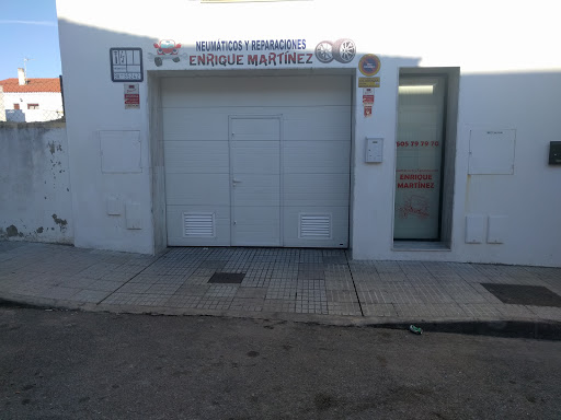 Neumáticos y reparaciones Enrique Martínez
