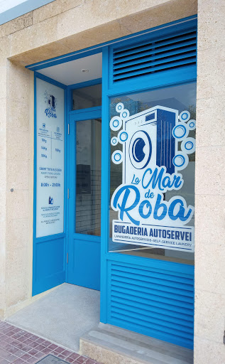 La mar de roba en Es Mercadal, Islas Baleares