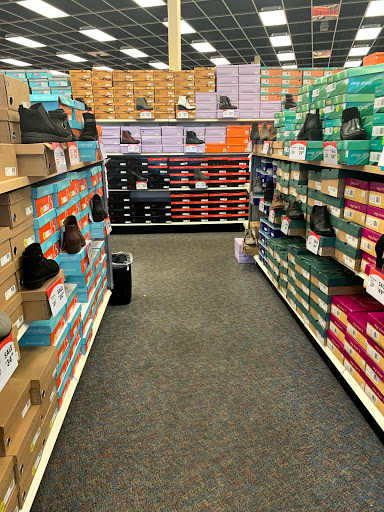 Shoe Store «Shoe Carnival», reviews and photos, 2633 Lakewood Village Dr, North Little Rock, AR 72116, USA