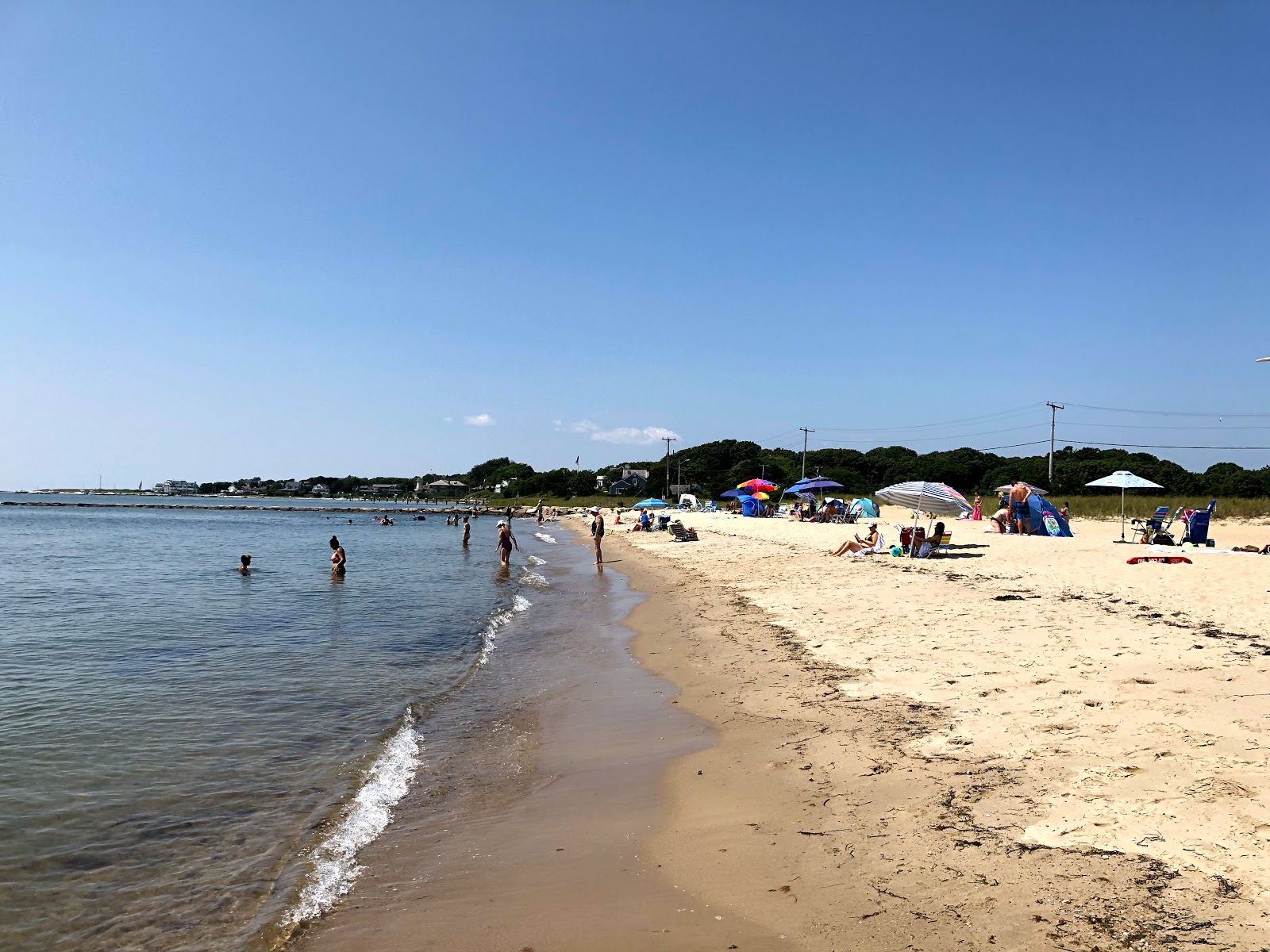 Fotografija Keyes Memorial Beach z svetel pesek površino