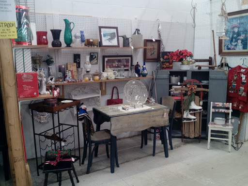 Flea Market «Traderbakers Flea Market», reviews and photos, 2080 Burton Ln, Martinsville, IN 46151, USA