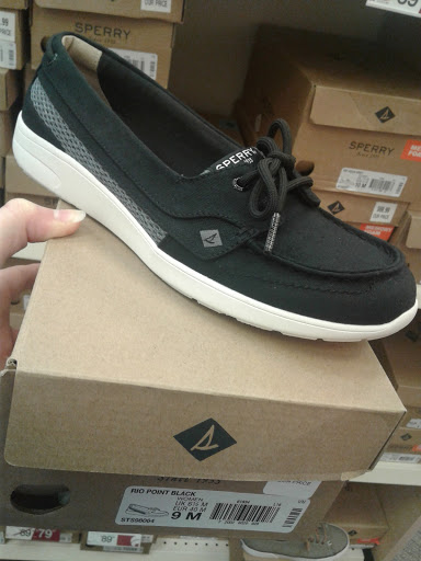 Shoe Store «Famous Footwear», reviews and photos, 1665 Olentangy River Rd, Columbus, OH 43212, USA