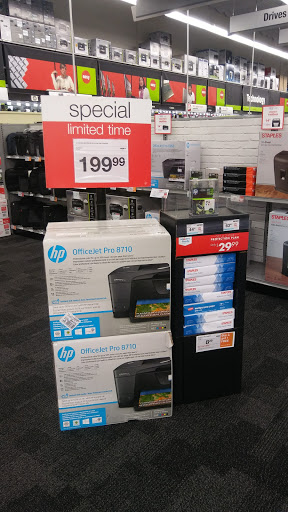 Office Supply Store «Staples», reviews and photos, 19141 Golden Valley Rd, Santa Clarita, CA 91387, USA